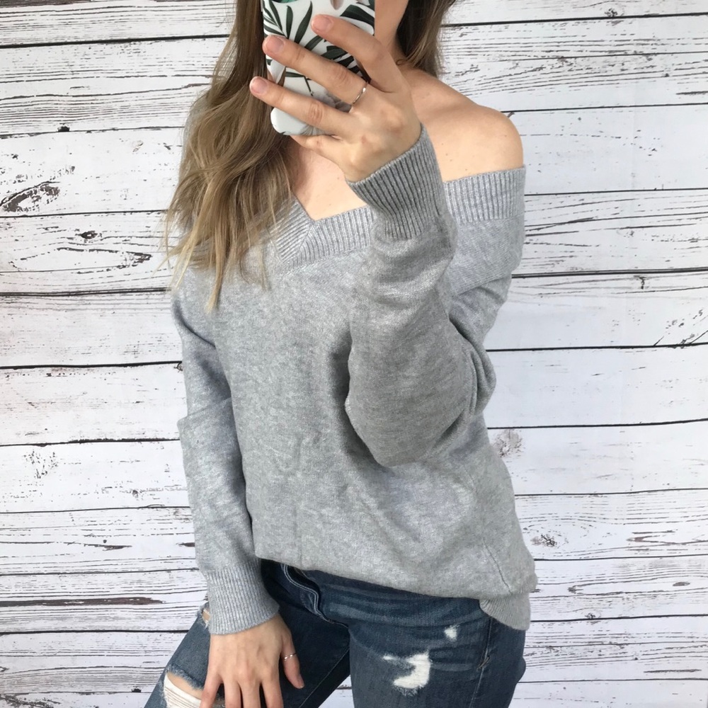 ❗️1 LEFT❗️ Grey Soft Cashmere Knit Sweater - Picture 3 of 8